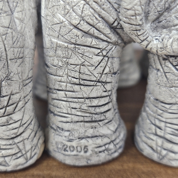 Tuskers "Love Entwined " Elephant Figurine - Picture 5 of 6